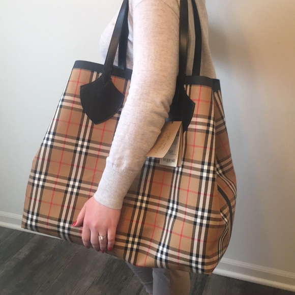 NWT Burberry XL Giant Reversible Tote Handbag - Picture 7 of 8
